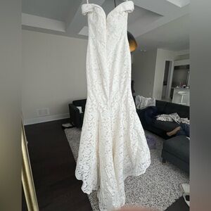 Elegant White Strapless Mermaid wedding Dress with veils